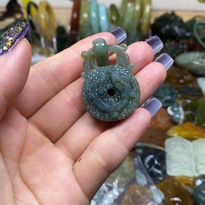 蛇纹石玉吊坠未镶嵌無*