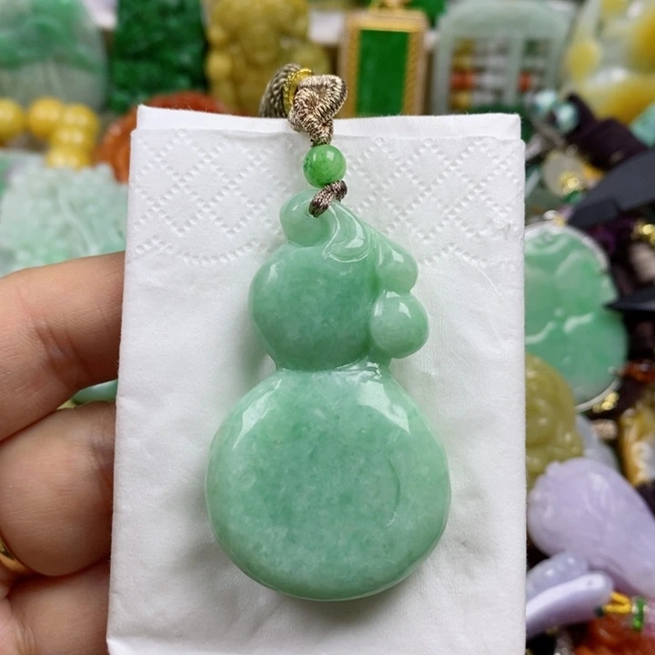 翡翠吊坠(赠链)未镶嵌