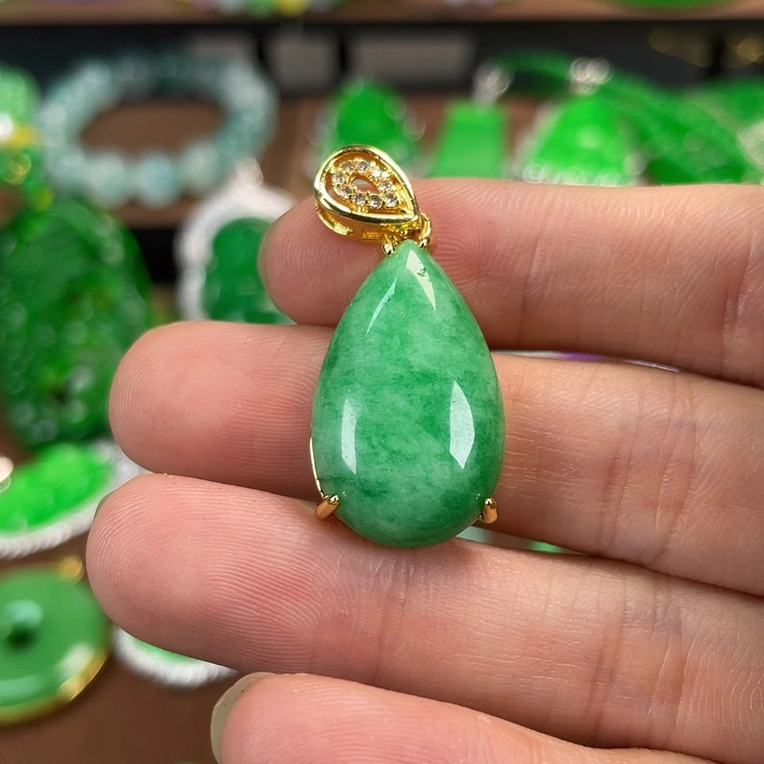 颈饰未镶嵌翡翠吊坠