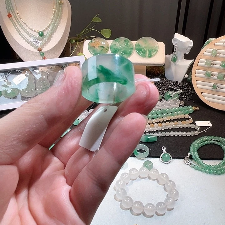 未镶嵌石英质玉戒圈