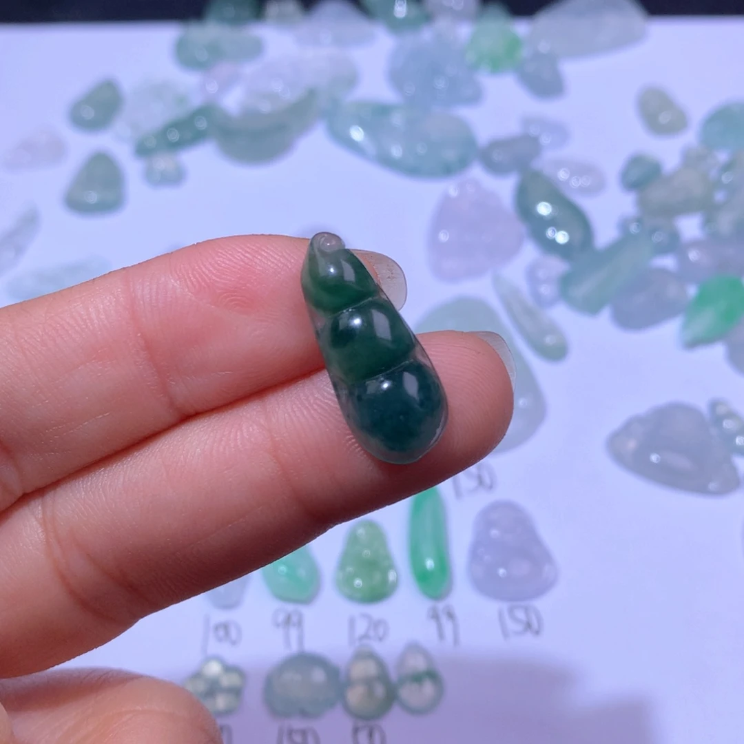 翡翠颈饰未镶嵌豆