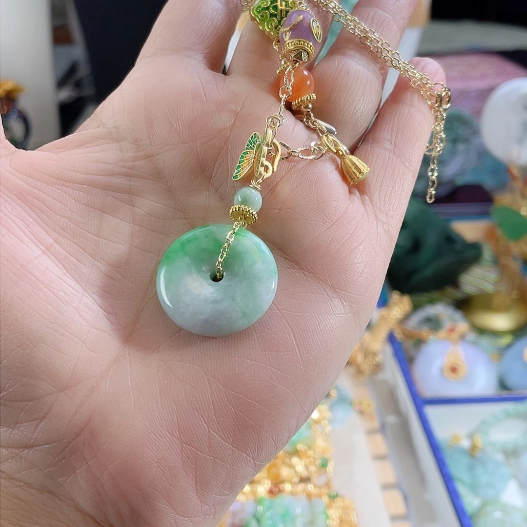 翡翠颈饰未镶嵌?****?翡翠平安扣