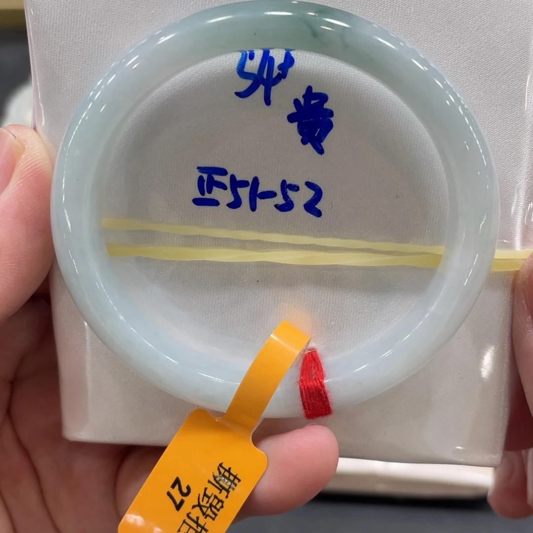 翡翠手镯未镶嵌翡翠