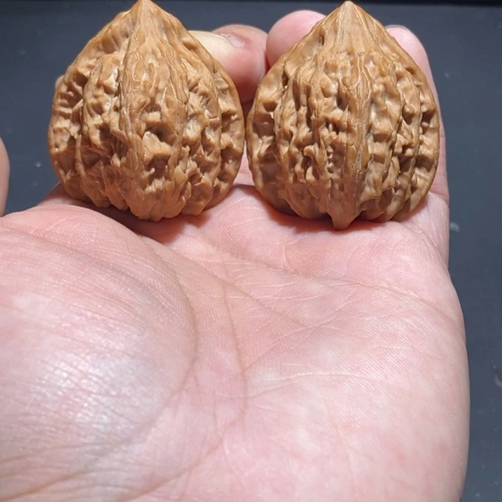 文玩核桃吊坠血灯笼38