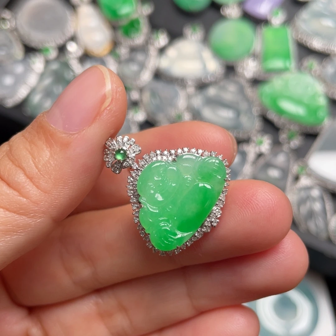 翡翠颈饰18K金镶嵌佛公