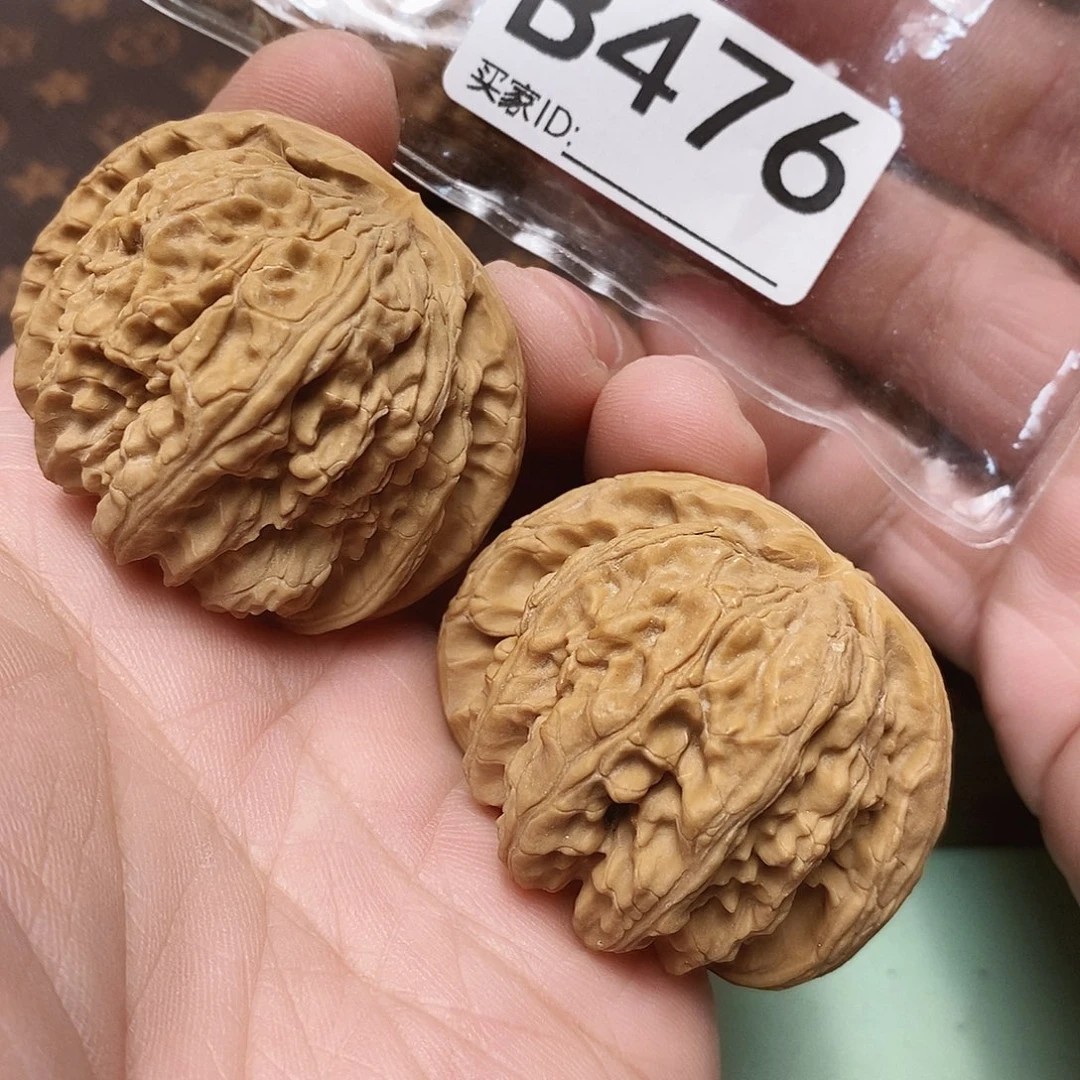 深***）文玩核桃把件白狮子。