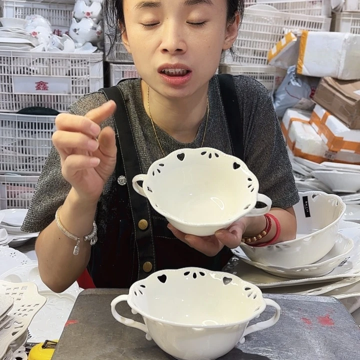 盘两个爱心镂空小碗zzz