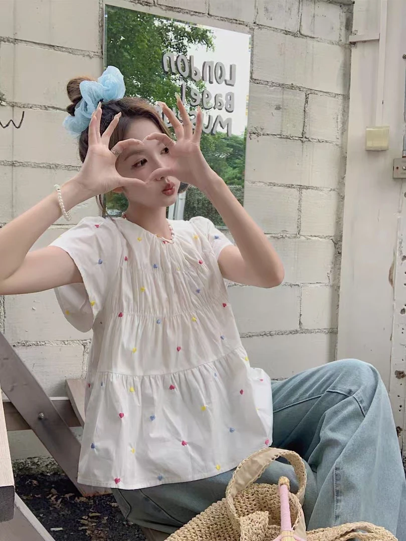 刺绣爱心短袖t恤女夏季新款杏色宽松甜美设计感小个子娃娃衫上衣