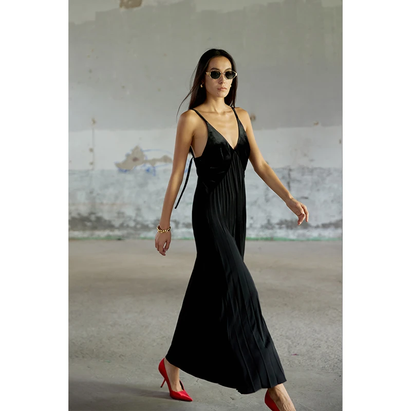 HERLAND她地【食梦貘】高级感时尚V领吊带连衣裙女夏优雅立体长裙