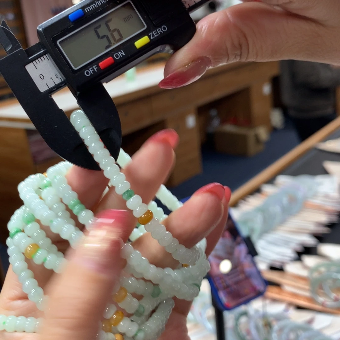 翡翠未镶嵌手链多样性发一