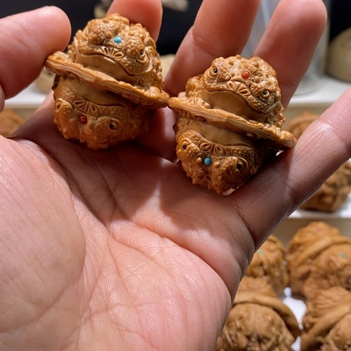 明***好文玩核桃把件纯手工雕刻文玩核桃