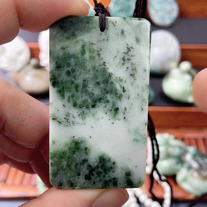 独山玉颈饰未镶嵌