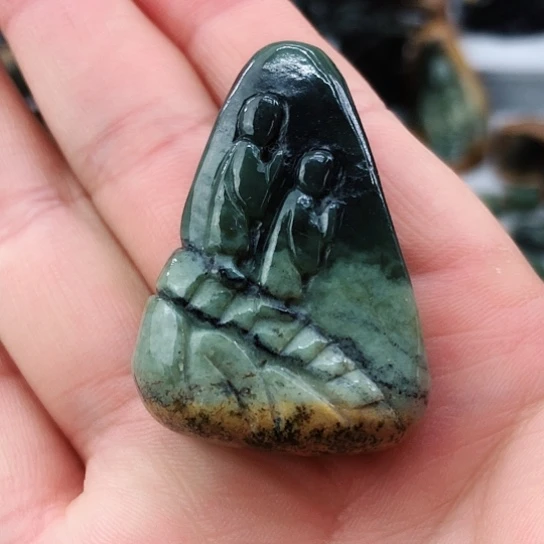 未镶嵌岫岩河磨玉（透闪石质玉）挂件