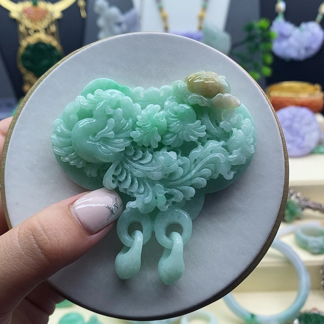 翡翠未镶嵌吊坠(赠链)