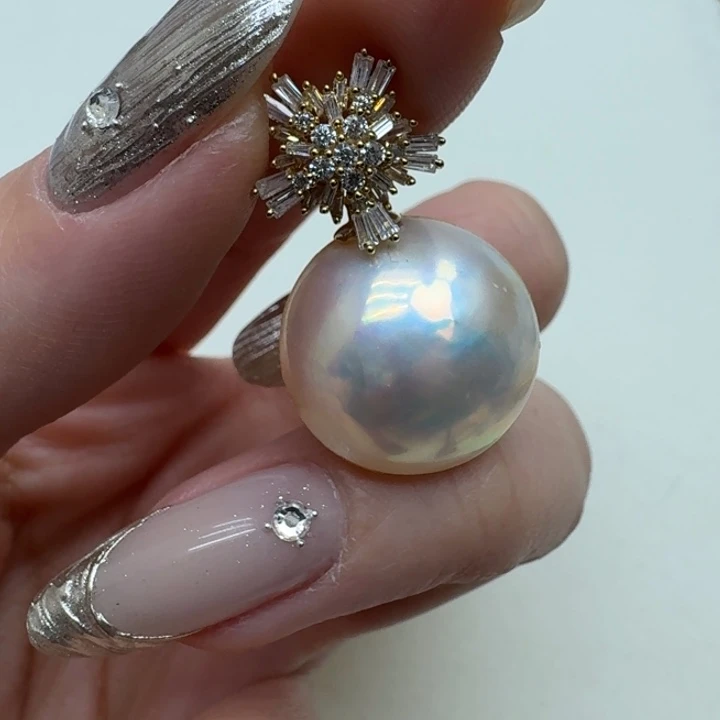 拼合珍珠（马贝珠）颈饰18K金镶嵌