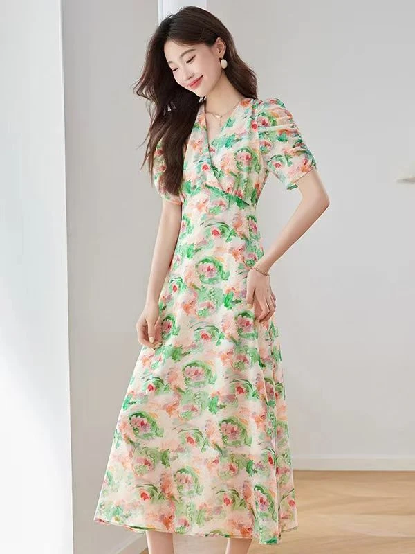 2025夏新款V领泡泡袖气质女人味法式复古碎花连衣裙HJ-2080