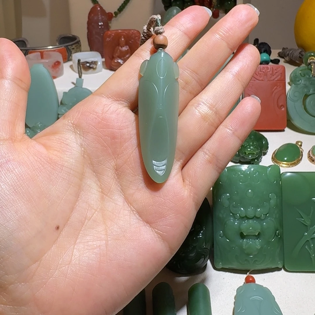 和田玉未镶嵌吊坠(赠链)粉青无结构-蝉