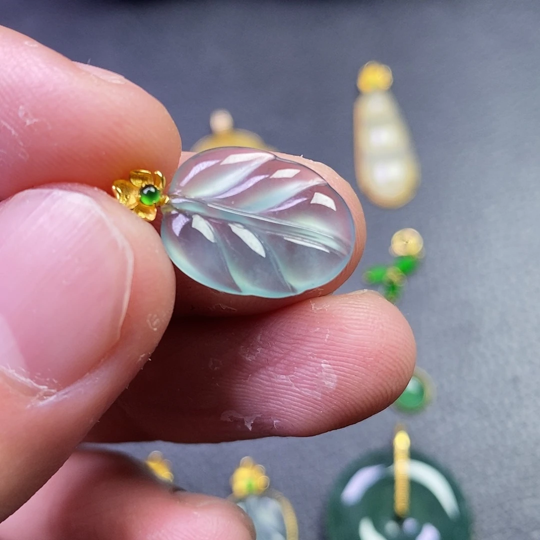 颈饰18K金镶嵌翡翠