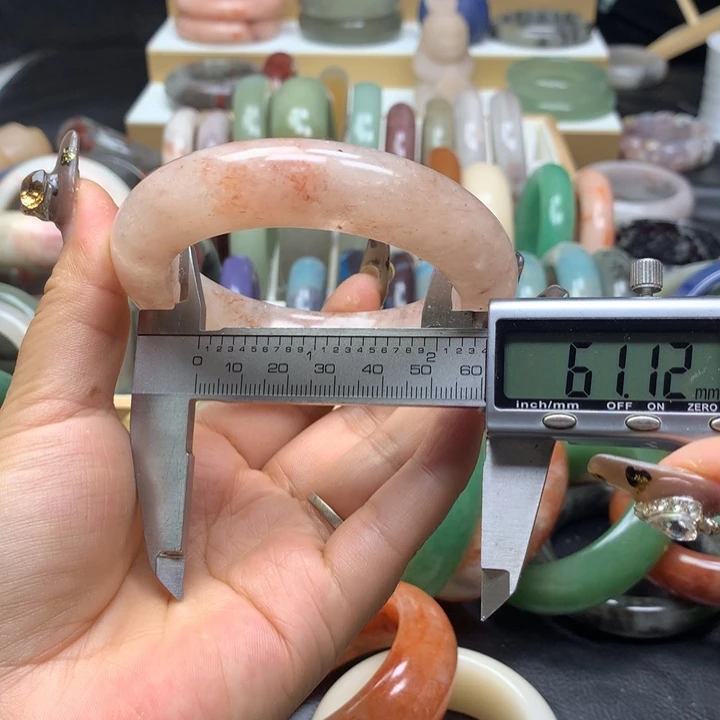 未镶嵌手镯石英质玉