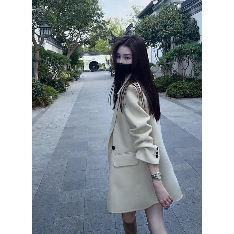 今年流行漂亮米白色毛呢大衣高级感超好看御姐风西装外套女秋冬季