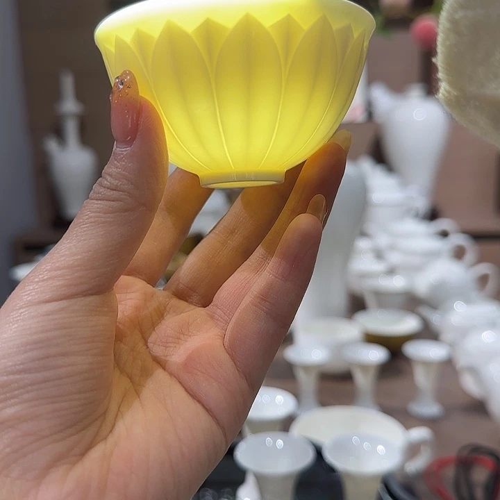 微瑕莲纹盏1111111111