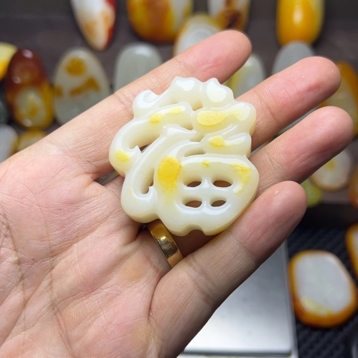 和田玉未镶嵌颈饰