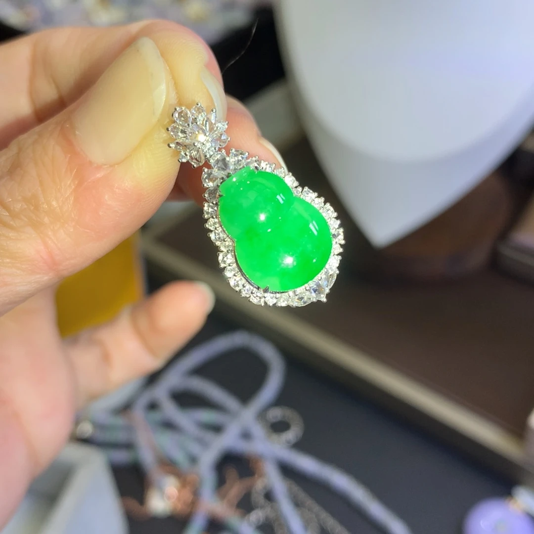 翡翠18K金镶嵌颈饰翡翠