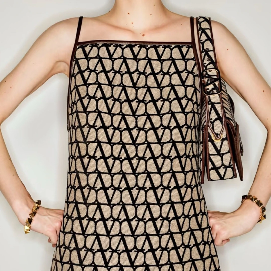 99新 Valentino/华伦天奴 字母提花吊带无袖连衣裙 38码 01873