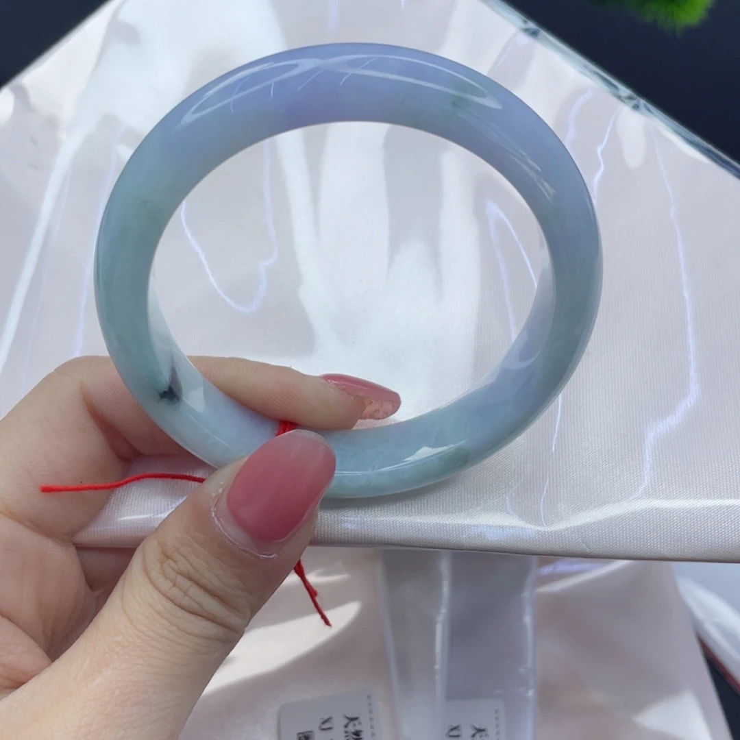 翡翠手镯未镶嵌翡翠