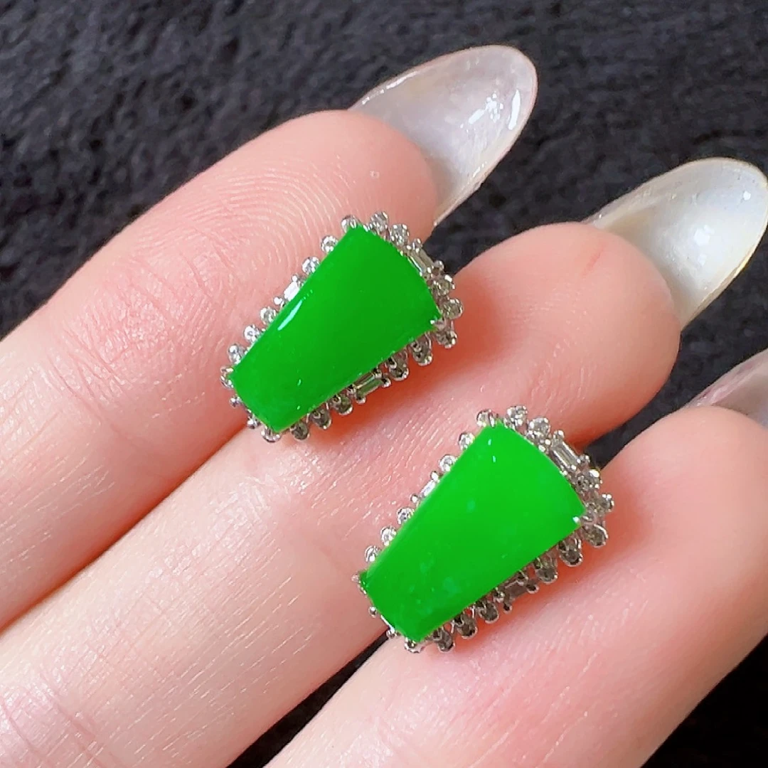 翡翠18K金镶嵌耳饰签收后24小时鉴赏期，过时不退