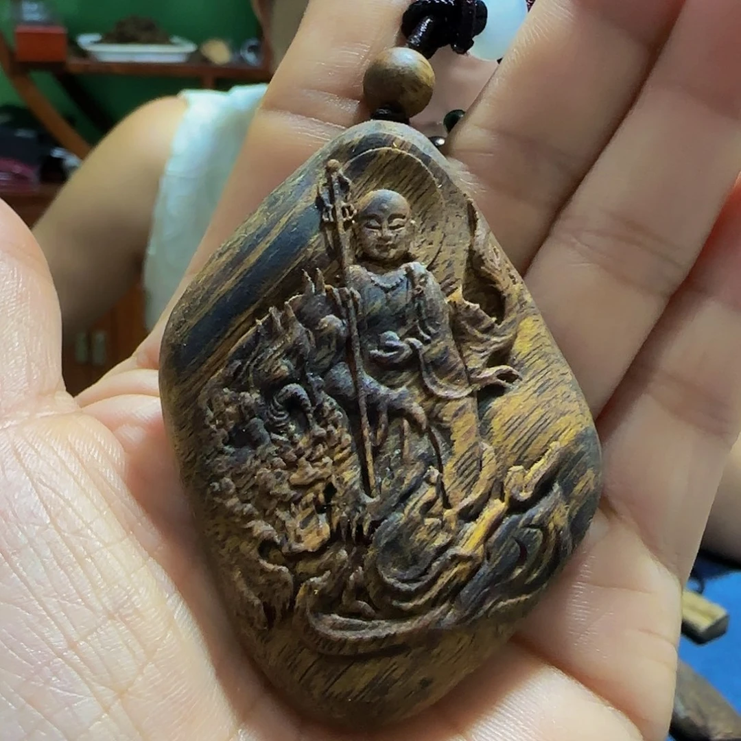 沉香吊坠海南国香白奇老料雕刻地藏王带绳18克