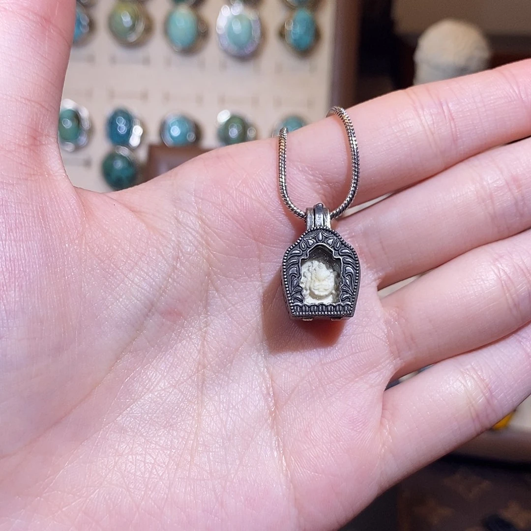 琥珀颈饰合金吊坠（多样性发货）