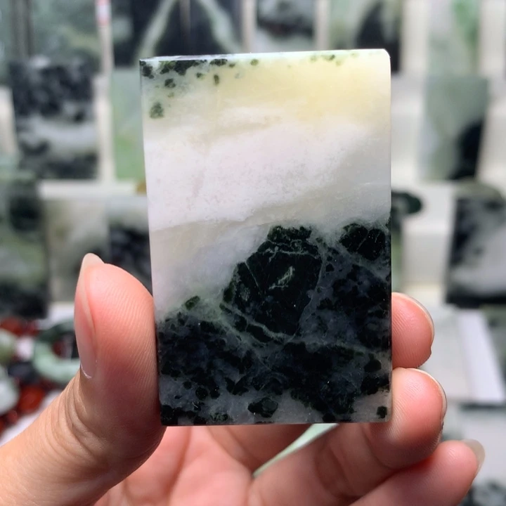 独山玉未镶嵌颈饰L****n