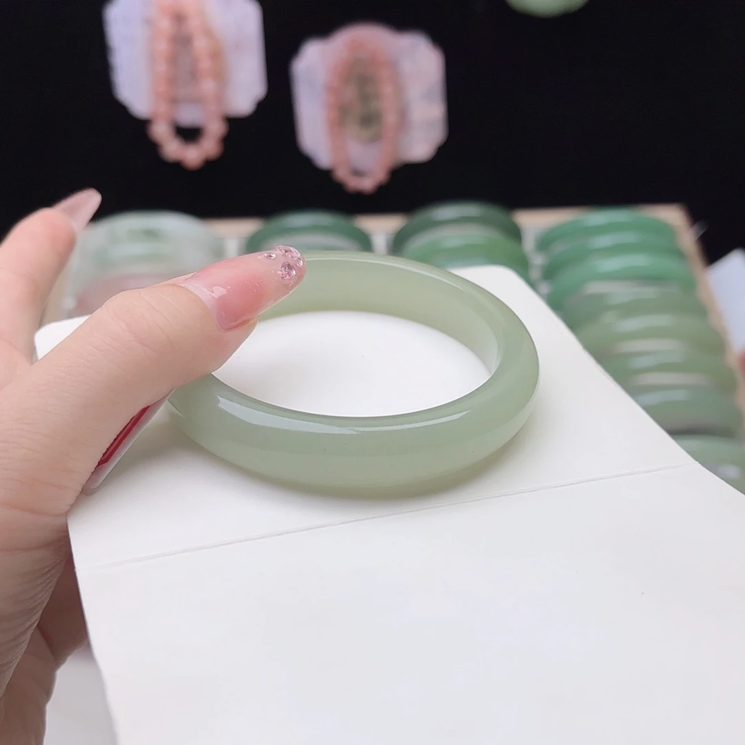 石英质玉未镶嵌手镯60