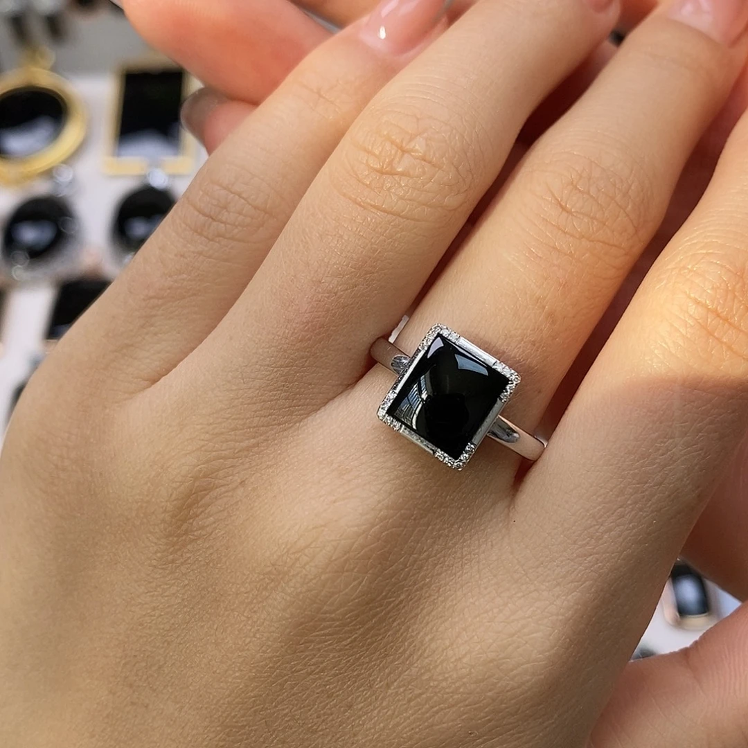 翡翠18K金镶嵌戒指