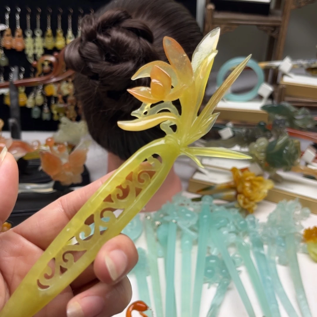 蛇纹石玉发饰合金达**呆