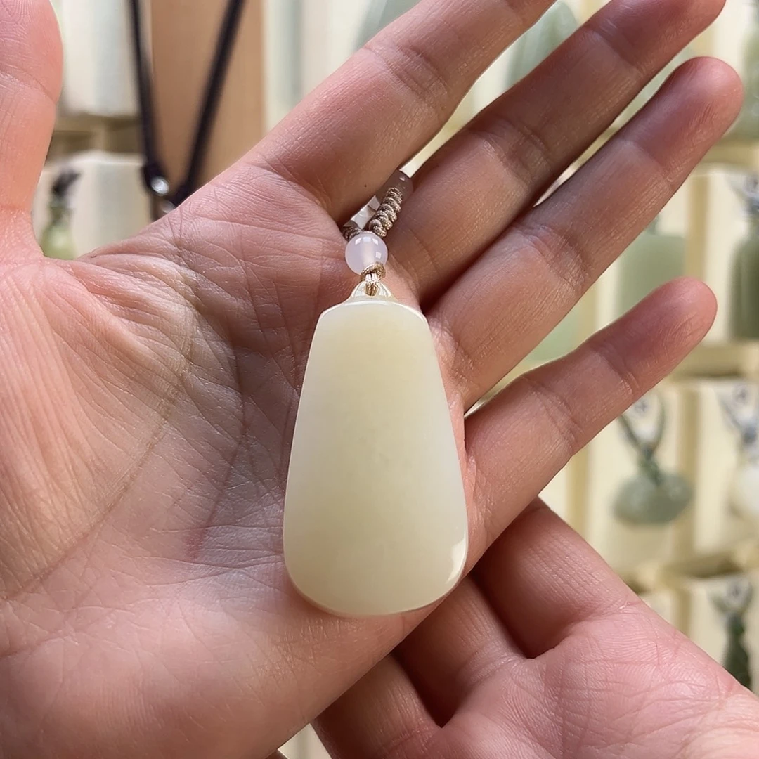 放****和田玉未镶嵌颈饰