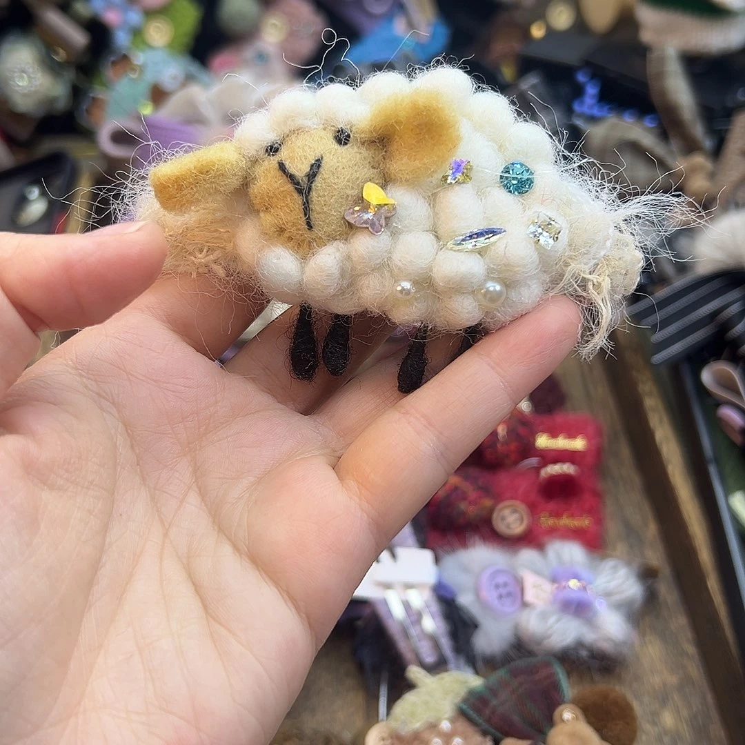 皮质铁合金小羊拜拜