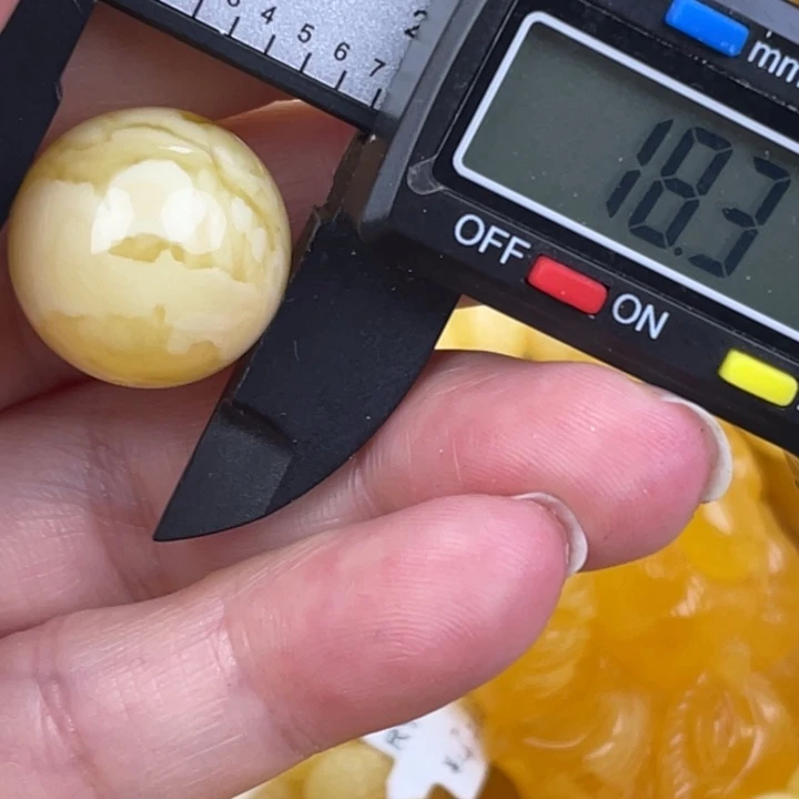 蜜蜡未镶嵌裸石微瑕188