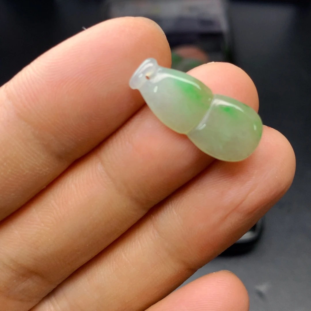 翡翠未镶嵌颈饰翡翠首饰和翡翠珠宝