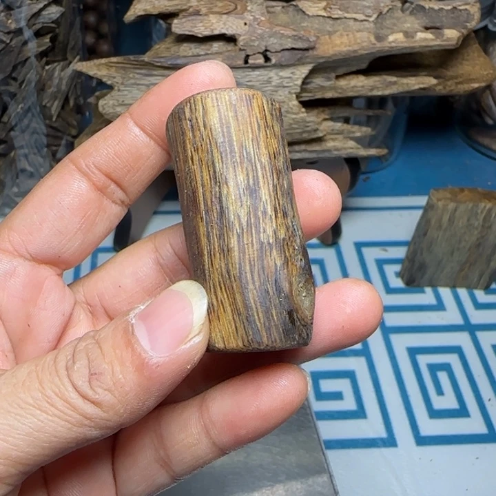 桃***弟木质绿奇陆河吊坠10克