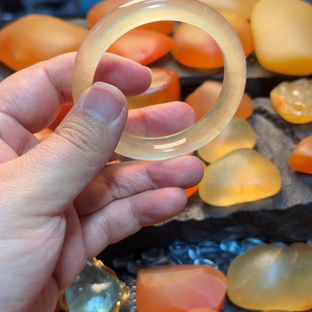 落***秋石英岩玉未镶嵌手镯