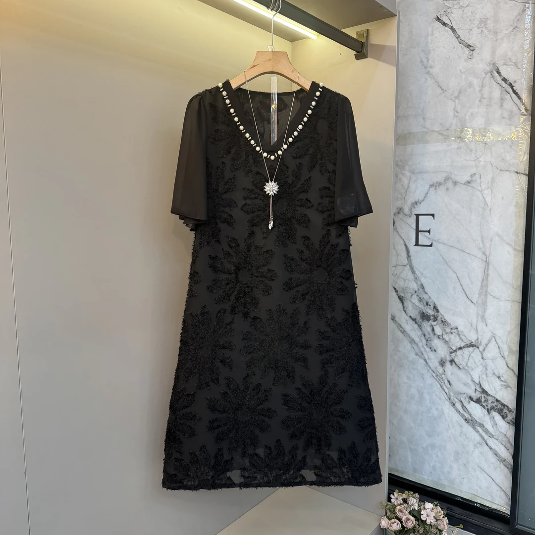 2025夏新款重工钉珠气质v量立体植绒花朵设计时尚显瘦连衣裙9121