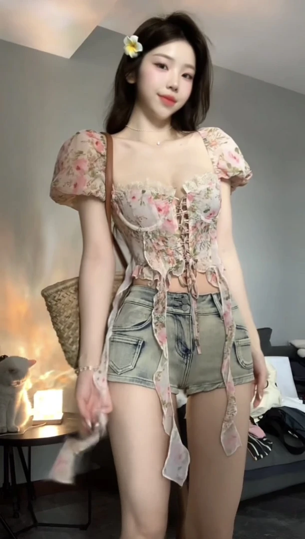 纯欲多巴胺 甜美鱼骨泡泡袖短款上衣衬衫+辣妹紧身牛仔短裤两件套