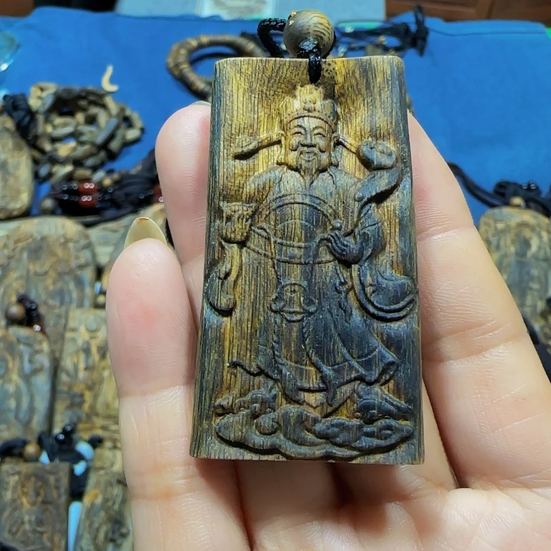 沉香沉香碎屑海南国香白奇财神老料8.9带绳