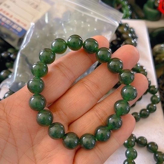 蛇纹石玉颈饰未镶嵌?****狂