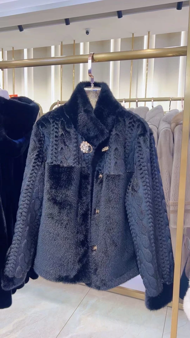 杨娇娇专属-2024冬季新款短款螺纹工艺外套