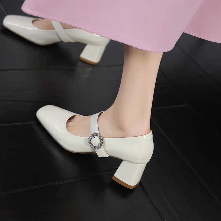白色高跟鞋女春秋2025爆款粗跟玛丽珍鞋浅口时装方头单鞋女鞋钻扣