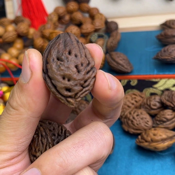 洪***洋木质非金属桃枭吊坠桃枭吊坠