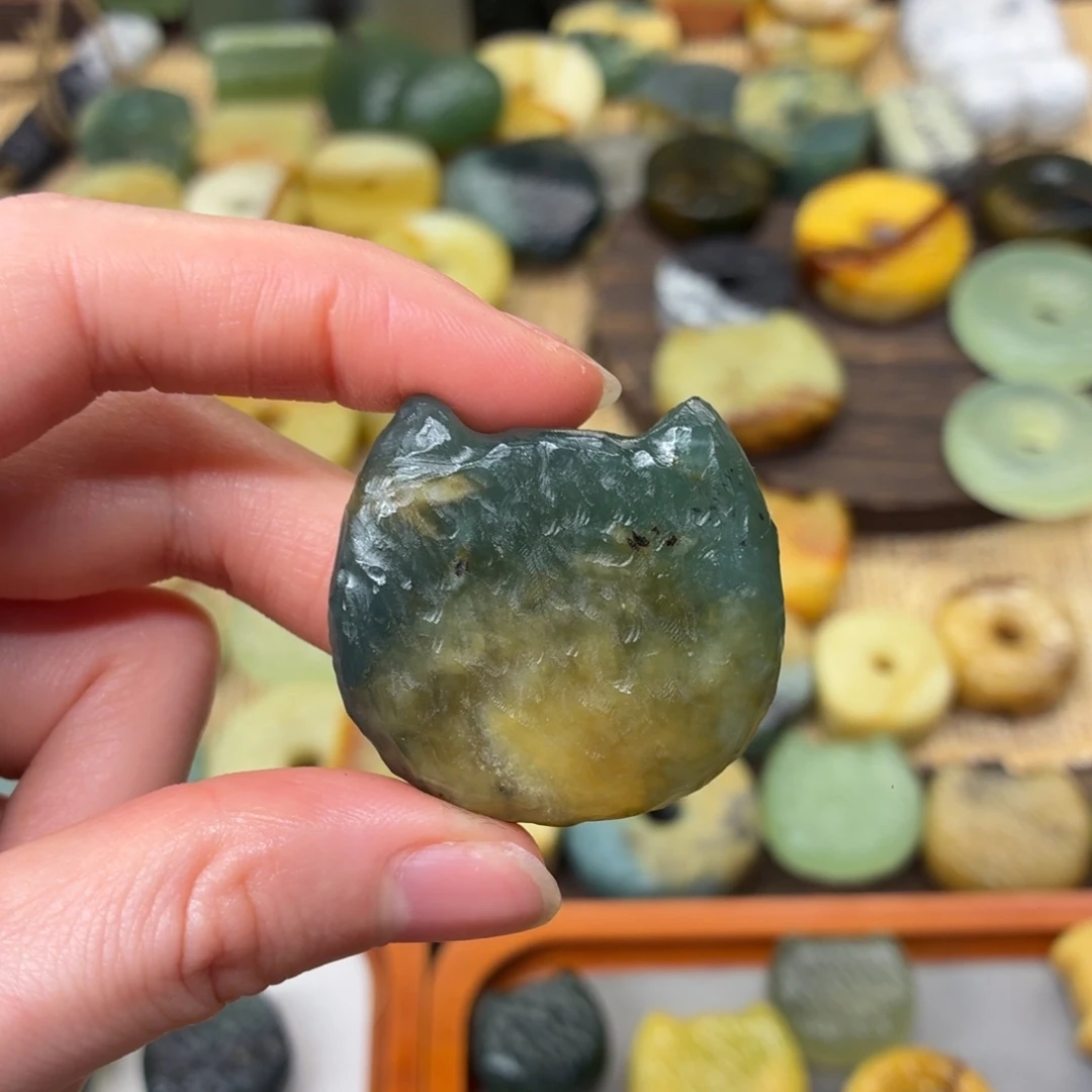 荼***蘼蛇纹石玉未镶嵌颈饰